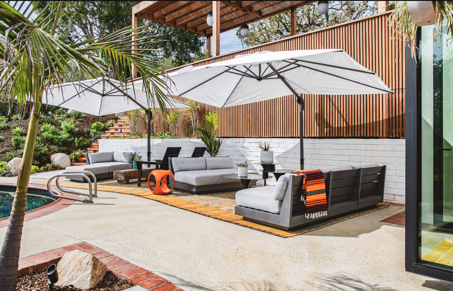 Los Feliz — outdoor lounge