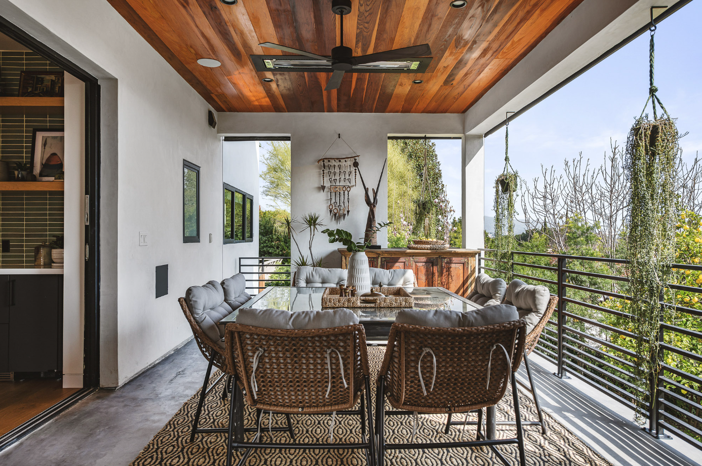 Los Feliz — outdoor seating area